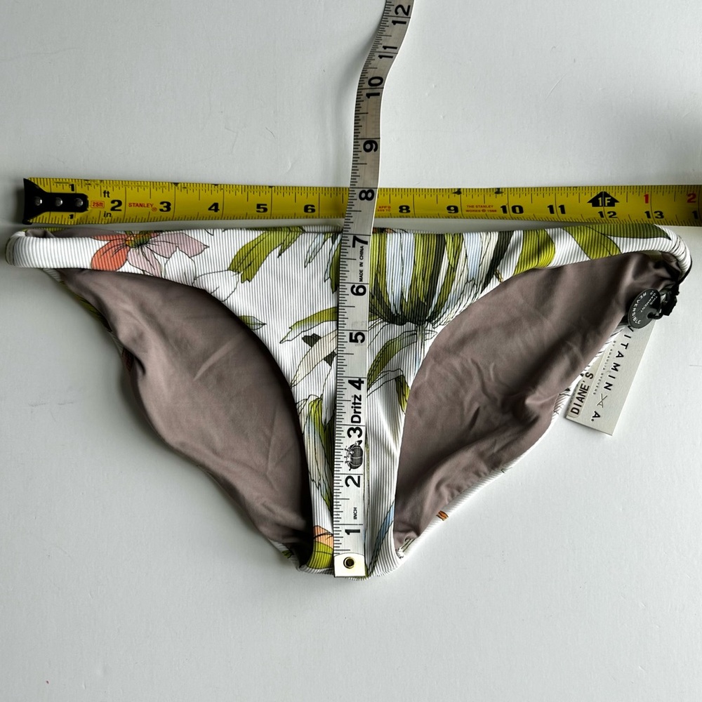 🍒NWT Vitamin A Swimwear Bikini Bottom. Reversible. Size: 6/Small - Picture 7 of 12